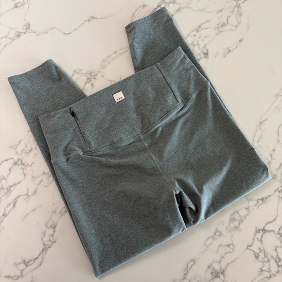 Vuori Clean Elevation Legging SHORT - Stormy Heather - Size Large - Picture 3 of 6